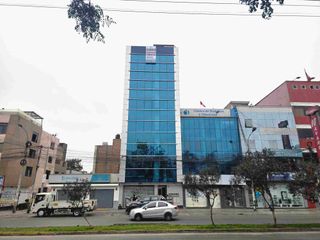 Foto 1 de Alquilo Local Comercial de Estreno 7 pisos En Avenida Carlos Izaguirre Los Olivos