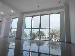 Foto 6 de Alquilo Local Comercial de Estreno 7 pisos En Avenida Carlos Izaguirre Los Olivos