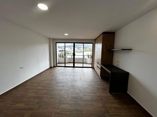 Foto 2 de Estudio en Alquiler en Cumbayá- Edificio Azariah