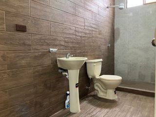 Foto 8 de Departamento céntrico en alquiler en Machala – incluye aire acondicionado y agua, ideal para profesionales o parejas