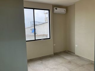 Foto 9 de Departamento céntrico en alquiler en Machala – incluye aire acondicionado y agua, ideal para profesionales o parejas