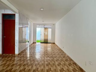 Foto 1 de Vendo acogedora casa a dos cuadras de la av. Central – Los Olivos.