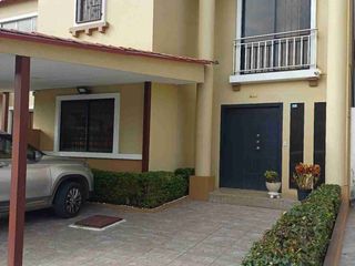 Foto 1 de Vendo hermosa casa en Vila club, amplia con piscina 5 dormitorios 6 baños