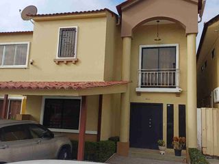 Foto 2 de Vendo hermosa casa en Vila club, amplia con piscina 5 dormitorios 6 baños