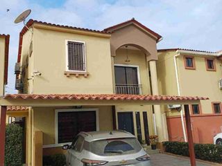 Foto 3 de Vendo hermosa casa en Vila club, amplia con piscina 5 dormitorios 6 baños