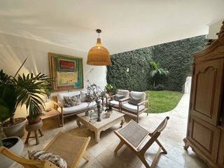 Foto 3 de CASA EN VENTA EN MALECON DE MIRAFLORES FRENTE AL MAR