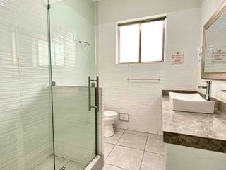 Foto 7 de SE ALQUILA HERMOSA CASA COMERCIAL EN LINCE