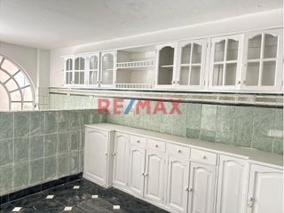 Foto 10 de Se Alquila Primer Y Segundo Piso -Urb. Monserrate A Pocas Cuadras De Isabel De Bobadilla 280M2