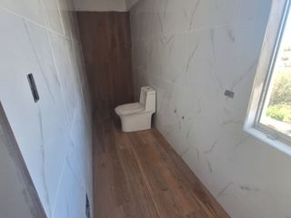 Foto 7 de VENDO HERMOSO DUPLEX, EN SACACHACA, CERCA AL COLEGIO MAX UHLE, NO PAGAS ALCABALA,CON 3 DORMITORIOS, 4 BAÑOS, COCHERA Y ASENSOR DIRECTO DUPLE