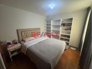 Foto 1 de Alquilo Amplio Dúplex En Av. Larco Con Terraza Y Cochera Independiente Por Solo S/ 1,900!