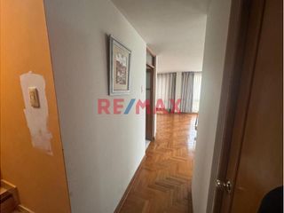 Foto 6 de Alquilo Amplio Dúplex En Av. Larco Con Terraza Y Cochera Independiente Por Solo S/ 1,900!