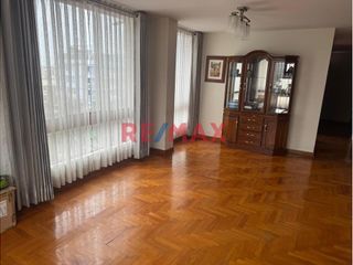 Foto 13 de Alquilo Amplio Dúplex En Av. Larco Con Terraza Y Cochera Independiente Por Solo S/ 1,900!