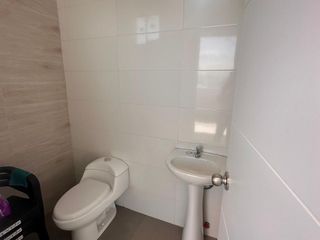 Foto 4 de VENDO BONITO Y COMODO DEPARTAMENTO, DE 70 M2, UBICADO EN BANCARIOS, CERCA AL HOSPITAL GENERAL,  CON ASENSOR Y COCHERA, NO SE PAGA ALCABALA