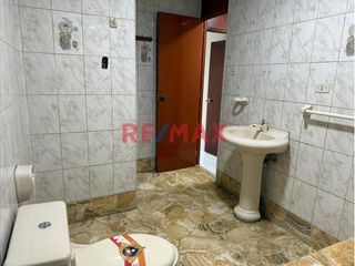Foto 4 de 🔑 Alquiler de Oficina en Zona Comercial de Los Olivos – Remodelada y Lista para Usar