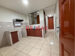 Foto 7 de 🔑 Alquiler de Oficina en Zona Comercial de Los Olivos – Remodelada y Lista para Usar