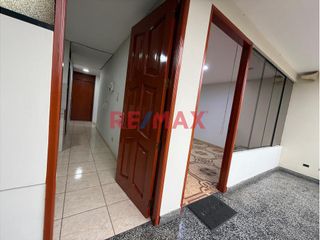 Foto 11 de 🔑 Alquiler de Oficina en Zona Comercial de Los Olivos – Remodelada y Lista para Usar