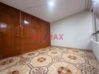 Foto 12 de 🔑 Alquiler de Oficina en Zona Comercial de Los Olivos – Remodelada y Lista para Usar