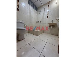 Foto 14 de 🔑 Alquiler de Oficina en Zona Comercial de Los Olivos – Remodelada y Lista para Usar
