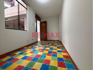 Foto 15 de 🔑 Alquiler de Oficina en Zona Comercial de Los Olivos – Remodelada y Lista para Usar