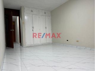 Foto 18 de 🔑 Alquiler de Oficina en Zona Comercial de Los Olivos – Remodelada y Lista para Usar
