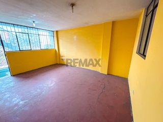 Foto 1 de Venta De Casa De 2 Pisos Frente A Parque De 139 Mts Cerca Al Mall De Comas