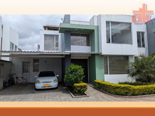 Foto 1 de 🏡✨ Casa Moderna en Cumbayá: Elegancia, Espacio y la Mejor Ubicación ✨🏡