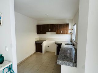 Foto 2 de Venta de casa en Urbanizacion Privada, Manta