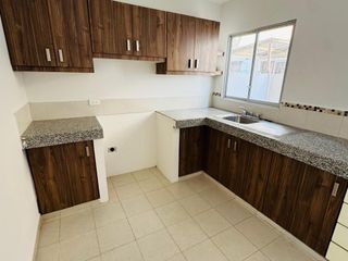 Foto 6 de Venta de casa en Urbanizacion Privada, Manta