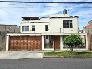 Foto 1 de VENDO CASA DE OCASIÓN EN SURCO A POCOS PASOS DE LINDO PARQUE