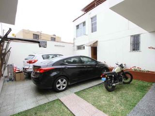 Foto 3 de VENDO CASA DE OCASIÓN EN SURCO A POCOS PASOS DE LINDO PARQUE