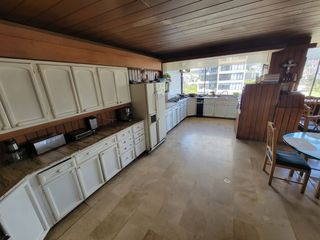 Foto 7 de Penthouse amoblado en alquiler/ 1000 M² de construcción/ Sector Republica de El Salvador / Quito.