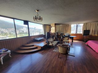 Foto 15 de Penthouse amoblado en alquiler/ 1000 M² de construcción/ Sector Republica de El Salvador / Quito.