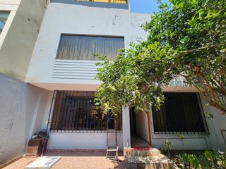 Foto 2 de 🏡 MAYORAZGO – ATE 🏞️ VENDO HERMOSA CASA FRENTE A PARQUE – 7 DORMITORIOS