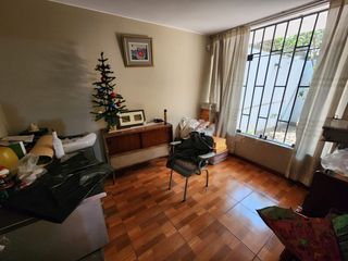 Foto 5 de 🏡 MAYORAZGO – ATE 🏞️ VENDO HERMOSA CASA FRENTE A PARQUE – 7 DORMITORIOS