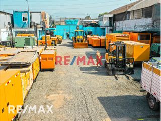 Foto 1 de Venta De Local Industrial 1576 M2 En Av Cascanueces -Santa Anita