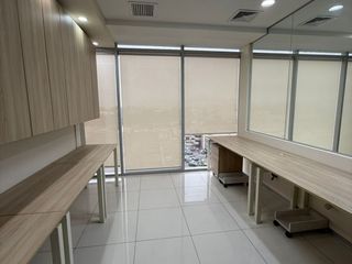 Foto 7 de Oficina Implementada de 115 m² con Vista a Javier Prado en Santiago de Surco