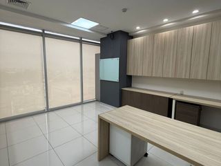 Foto 8 de Oficina Implementada de 115 m² con Vista a Javier Prado en Santiago de Surco