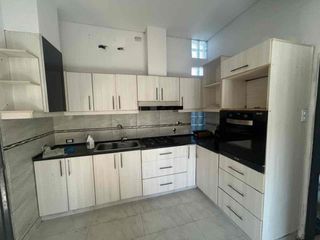 Foto 1 de OPORTUNIDAD - SE VENDE CASA + CUARTO DE SERVICIO