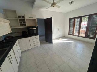 Foto 2 de OPORTUNIDAD - SE VENDE CASA + CUARTO DE SERVICIO