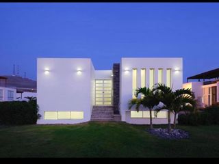 Foto 1 de 🏡 VENDO LINDA CASA DE PLAYA EL CORAL, Km 94.3 de la Panamericana Sur, CONDOMINIO EL CORAL, a 3 minutos del Boulevard de Asia, 7 DORM