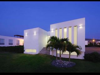 Foto 5 de 🏡 VENDO LINDA CASA DE PLAYA EL CORAL, Km 94.3 de la Panamericana Sur, CONDOMINIO EL CORAL, a 3 minutos del Boulevard de Asia, 7 DORM