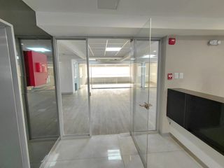 Foto 11 de Alquilo oficina 418m2 San Isidro