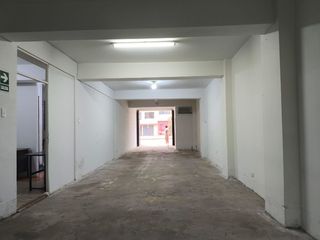 Foto 1 de Alquiler de amplio Local Comercial en Avenida en San Martin de Porres