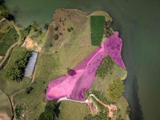 Foto 1 de Lote hotelero en el peñol Antioquia, con acceso Directo al embalse.