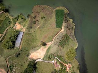 Foto 2 de Lote hotelero en el peñol Antioquia, con acceso Directo al embalse.
