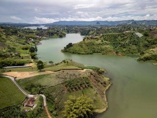Foto 4 de Lote hotelero en el peñol Antioquia, con acceso Directo al embalse.