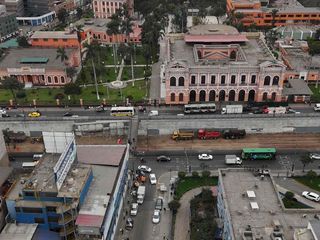 Foto 19 de VENTA DE LOCAL COMERCIAL EN AV. BAUSATE Y MEZA.