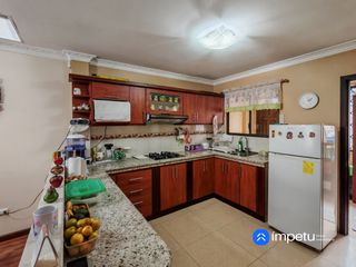 Foto 7 de En venta casa de dos departamentos cerca del terminal terrestre