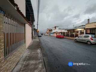 Foto 1 de En venta casa de dos departamentos cerca del terminal terrestre