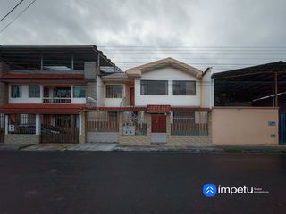 Foto 2 de En venta casa de dos departamentos cerca del terminal terrestre